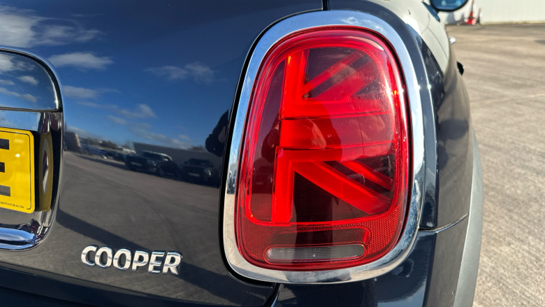 MINI Hatchback 1.5 Cooper Exclusive 3dr Auto Petrol Hatchback